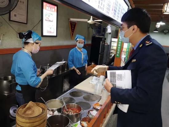 湖里區市場監督管理局“三個保障”構建助企通道，優化餐飲企業管理服務