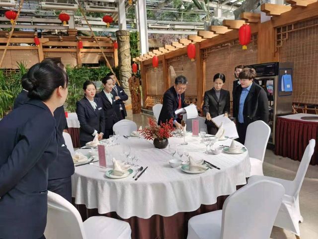 送教入企——酒店管理專業教師赴威高餐飲進行職業技能指導(一)